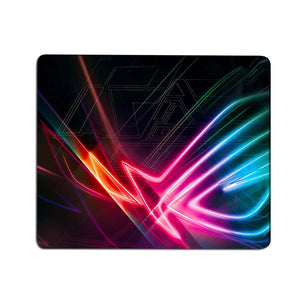 פד עכבר קטן לגיימרים עם איורים מבית Asus ROG - משטח משחק יצירתי לעכבר איכותי. צ' , משטח לעכבר מבית סמארטקום . מתאים לשימוש כ פד לעכבר .