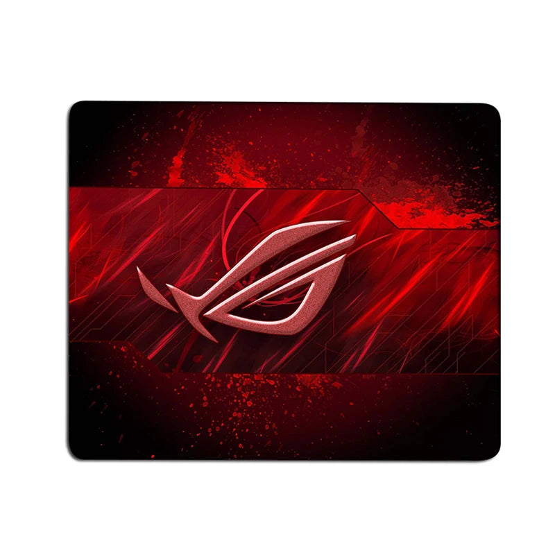 פד עכבר קטן לגיימרים עם איורים מבית Asus ROG - משטח משחק יצירתי לעכבר איכותי. ז' , משטח לעכבר מבית סמארטקום . מתאים לשימוש כ פד לעכבר .