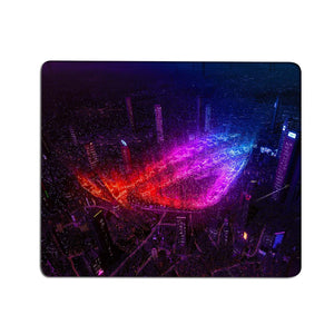 פד עכבר קטן לגיימרים עם איורים מבית Asus ROG - משטח משחק יצירתי לעכבר איכותי. ף' , משטח לעכבר מבית סמארטקום . מתאים לשימוש כ פד לעכבר .